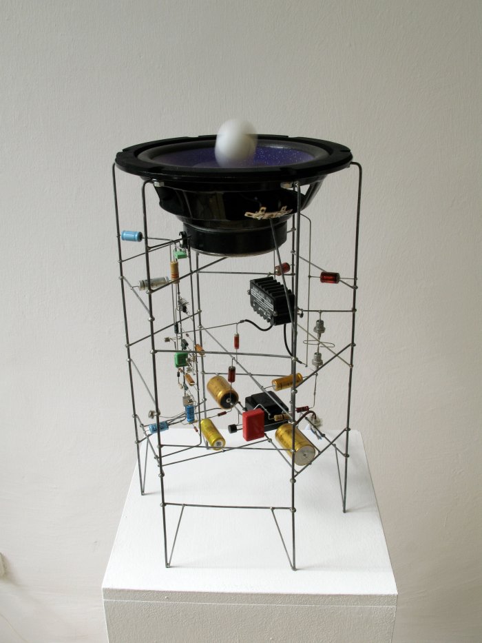 Peter Vogel: Kugel-Percussion,2005,41 cm hoch